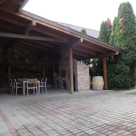 Falusi Vendeghaz Etyek Buitenkant foto