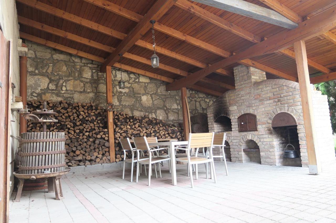 Falusi Vendeghaz Etyek Buitenkant foto