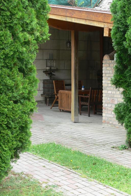 Falusi Vendeghaz Etyek Buitenkant foto